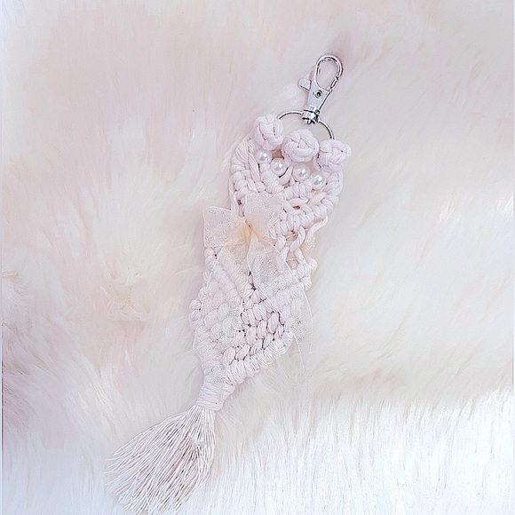 🆕BÖHÖ Macrame Knotted Ivory Lobster Swivel Keychain w/Wooden Beads Hand Crafted - Picture 2 of 16
